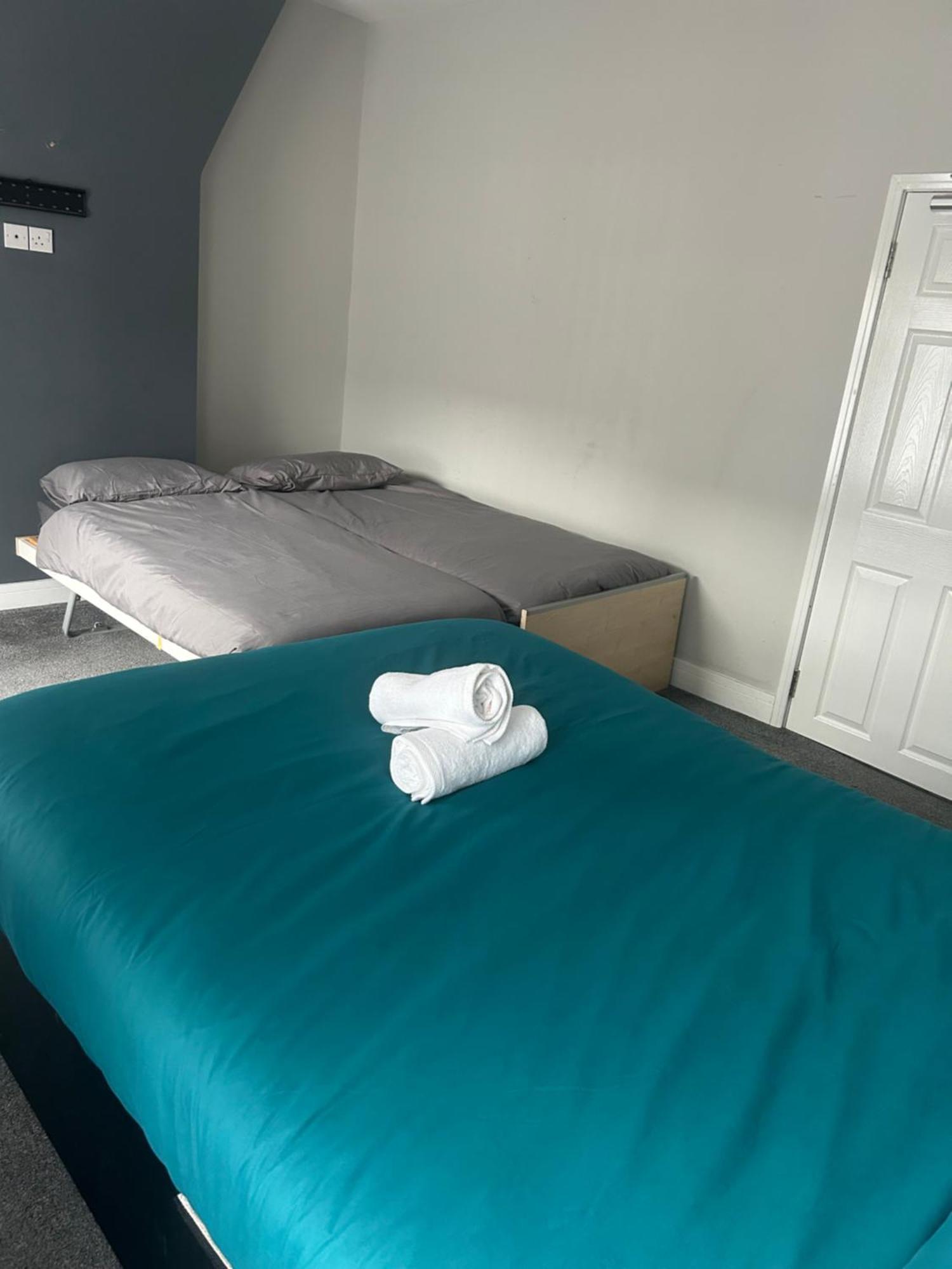Brunswick Place Xxx Stoke-on-Trent ภายนอก รูปภาพ