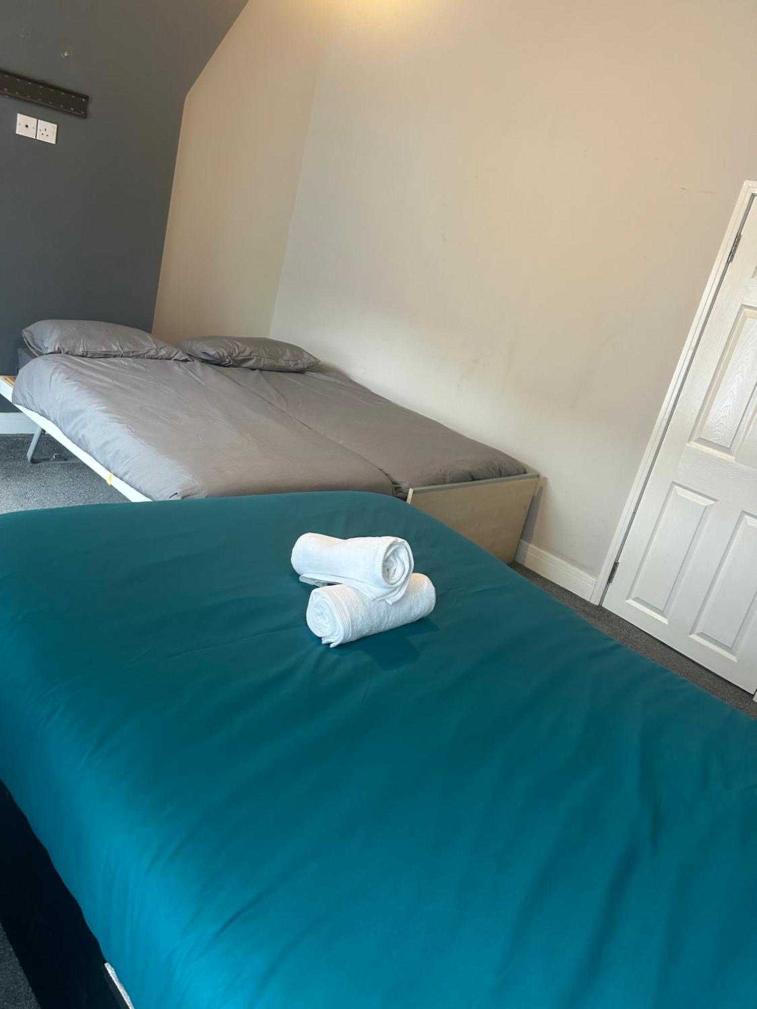 Brunswick Place Xxx Stoke-on-Trent ภายนอก รูปภาพ